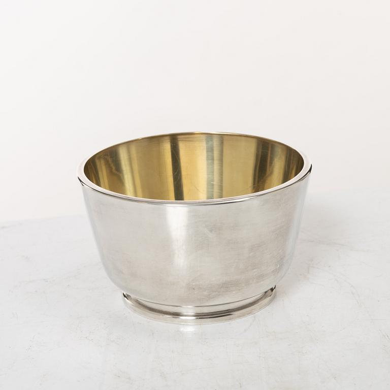 A 3-piece Swedish silver coffee service, marks of CG Hallberg, Stockholm 1947.