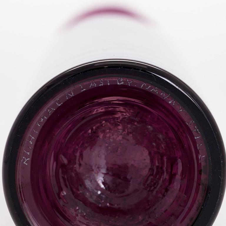 Nanny Still, flaska, signerad Riihimäen Lasi O.Y Nanny Still.