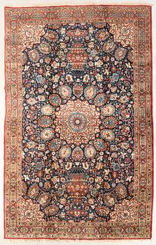 Sarouk semi-antique/antique rug, approximately 354x253 cm.