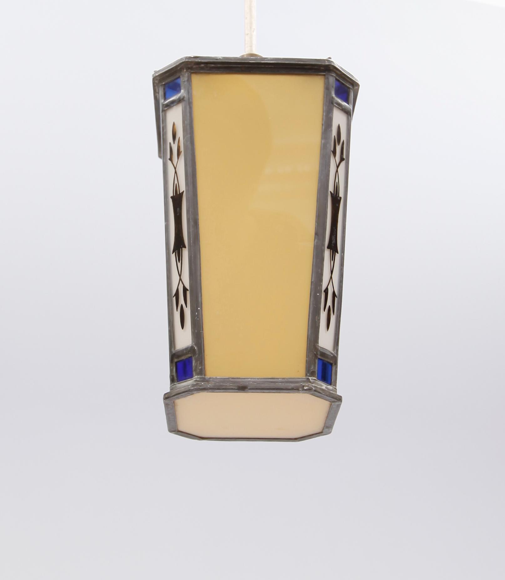TAKLAMPA, 1920/30-tal. Höjd ca 80 cm.