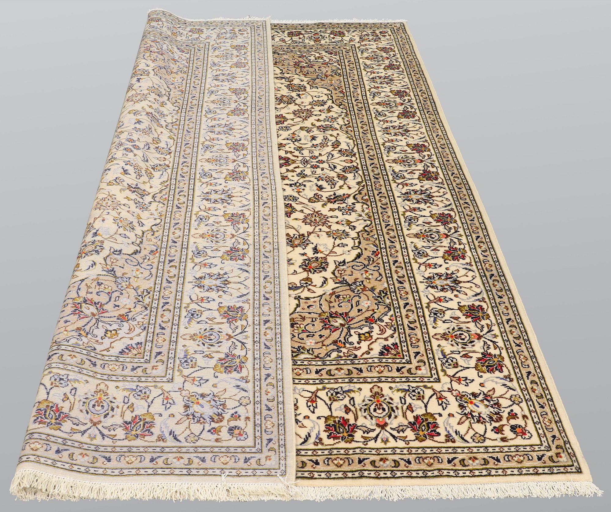 A carpet, Kashan, ca 306 x 200 cm.