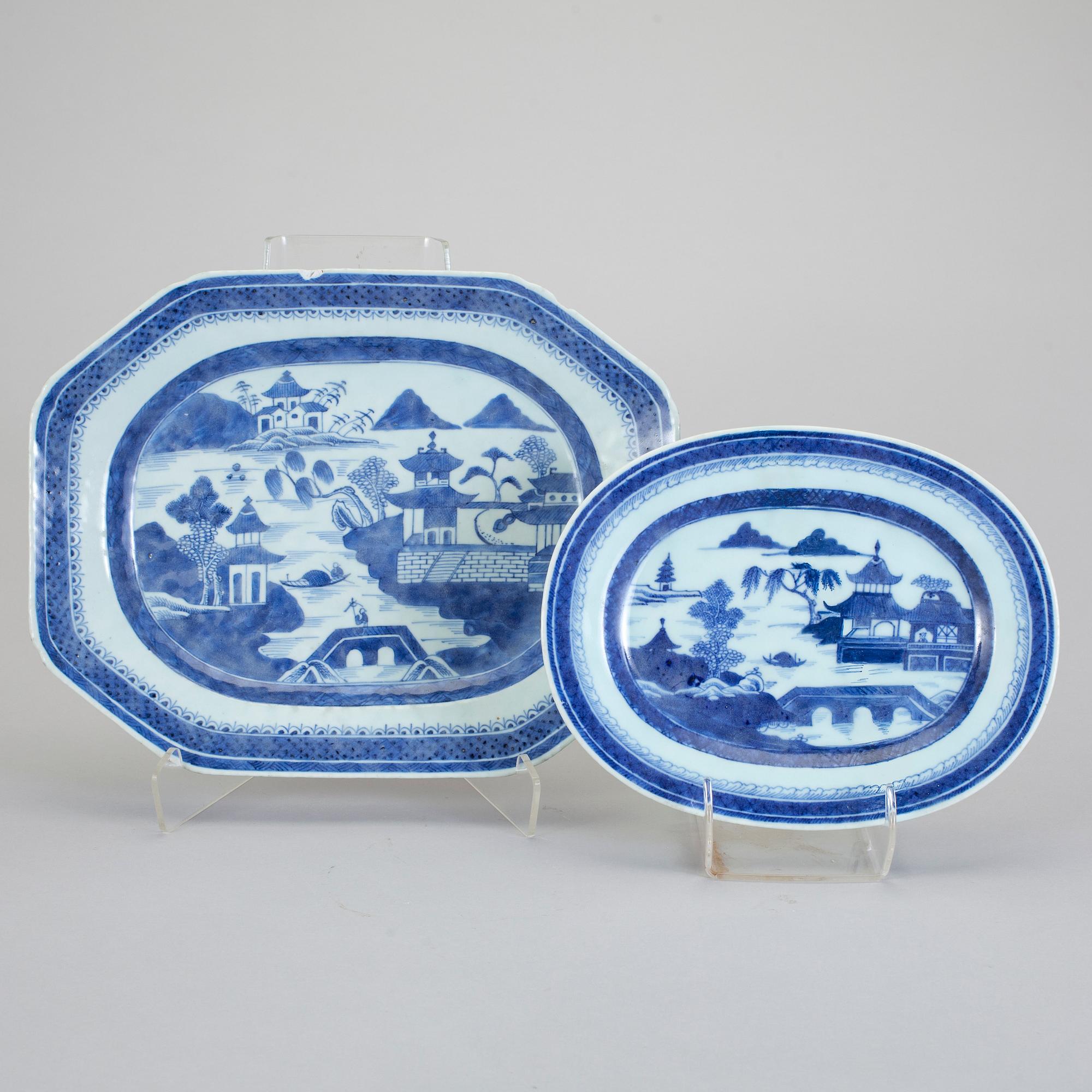STEKFAT, 2 stycken, porslin. Kina, Jiaqing (1796-1820).