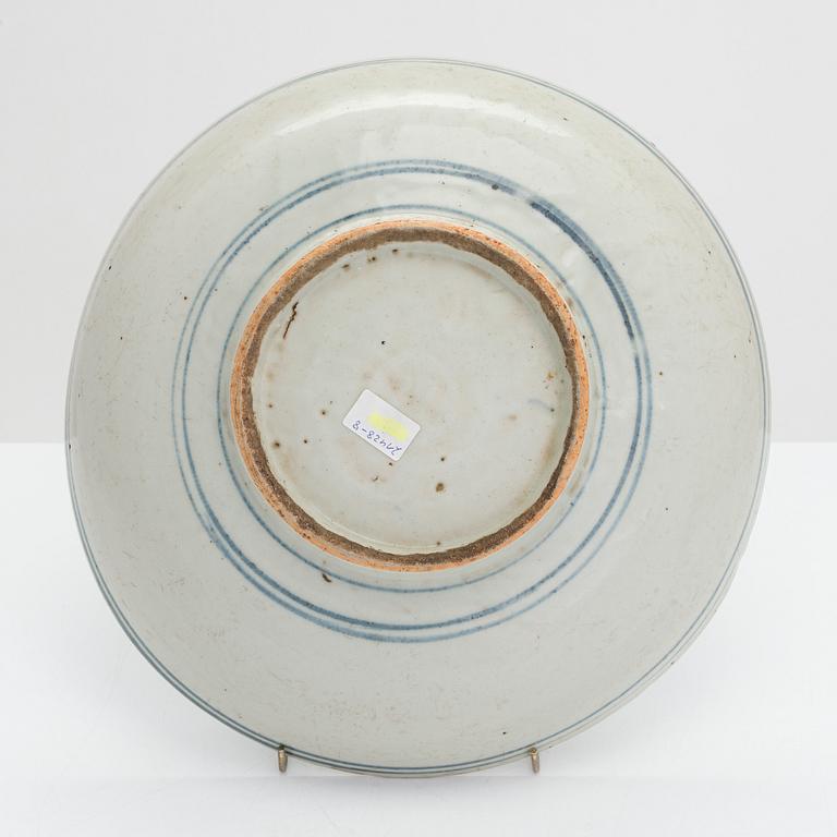 A blue and white Swatow dish, Ming dynasty (1368-1644).