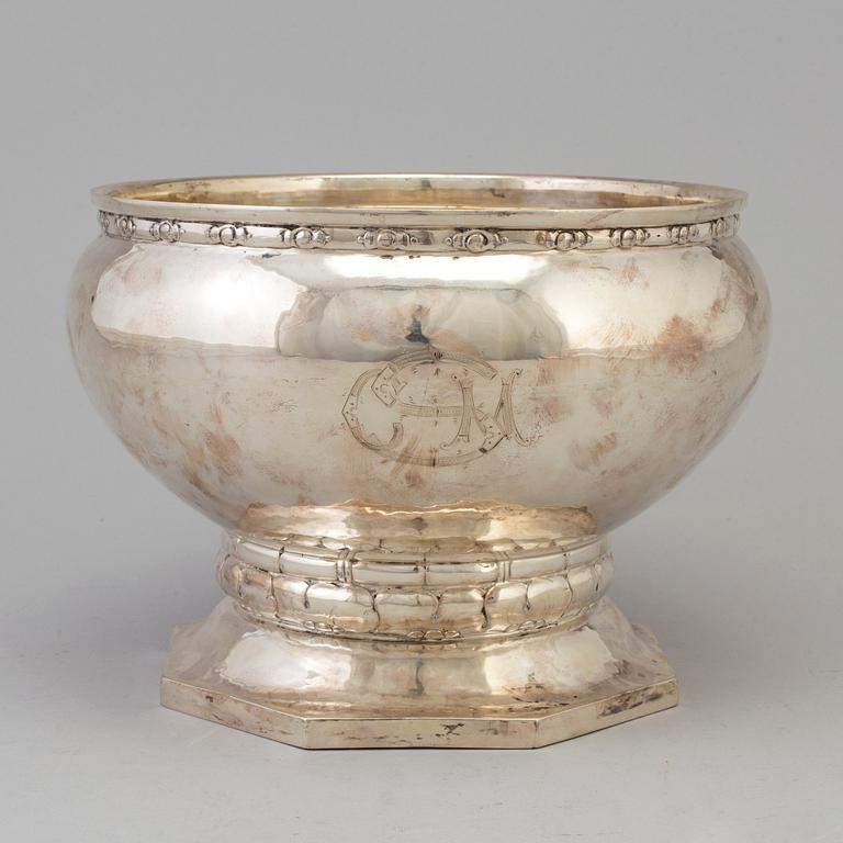 A silver bowl, Denmark 1919.