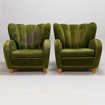 A pair of 1950s armchairs.