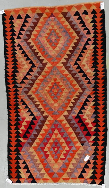 MATTA, Kelim, semiantik. Ca 252x140 cm.