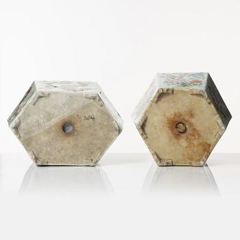 A set of two famille rose jardinieres, Qing dynasty, 19th century.