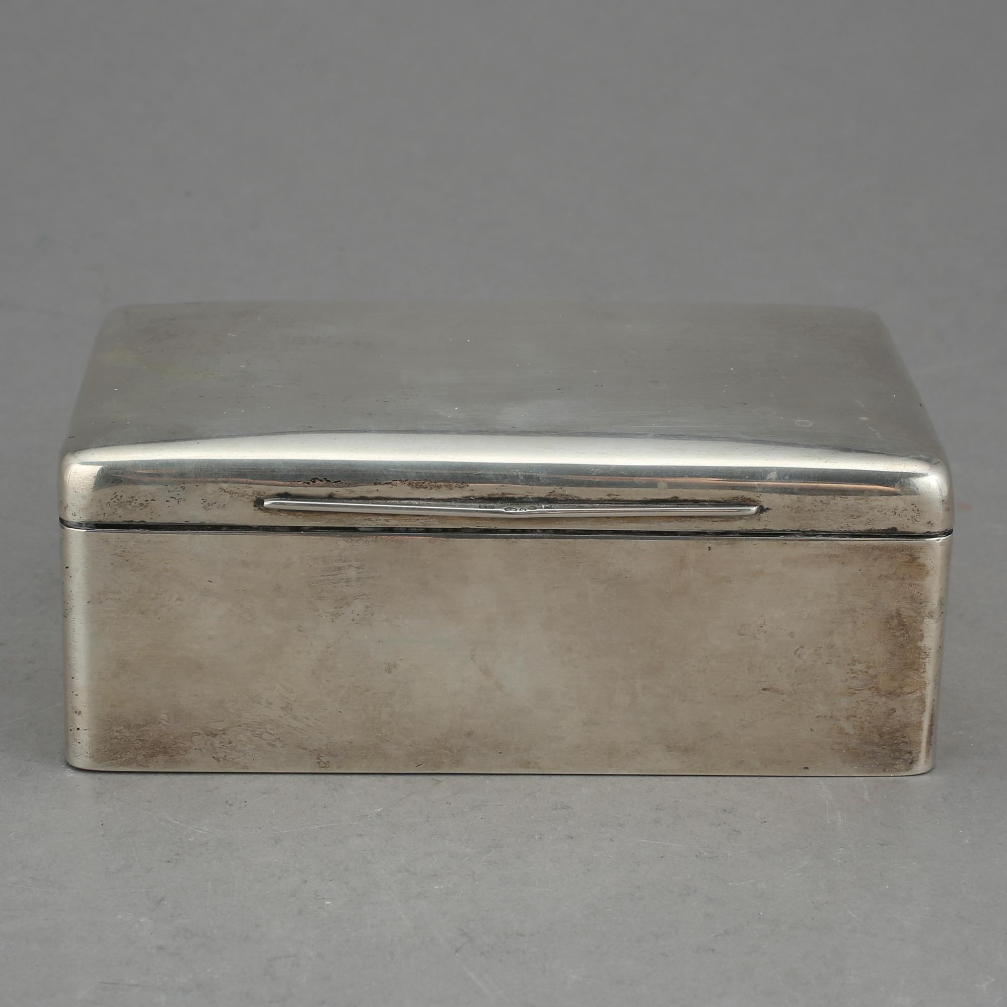 CIGARRASK, silver, importstämplat, Gustaf Möllenborg, Stockholm, 1919. Vikt 448 g.