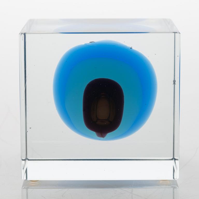 Oiva Toikka, annual glass cube 1998, signed Oiva Toikka Nuutajärvi 1998, 361/2000.