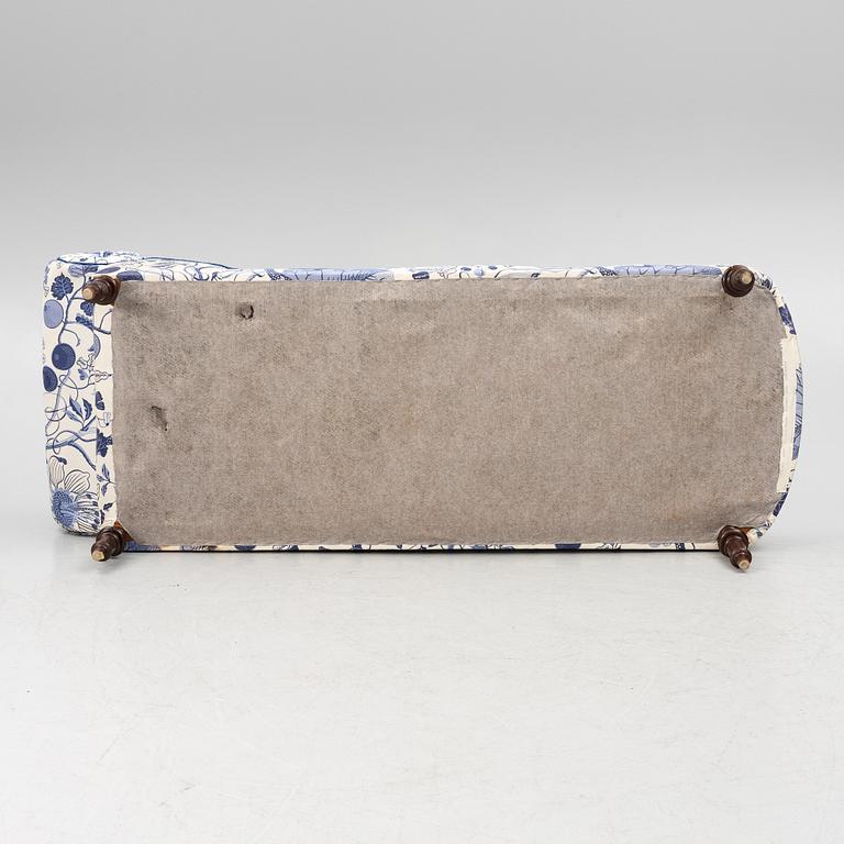 A chaise longue, circa 1900.