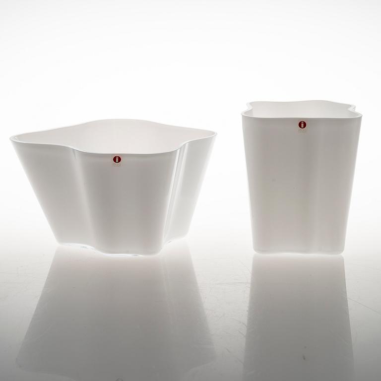 ALVAR AALTO, LASIVEISTOS, "Aallon kukka", neliosainen, signeerattu Alvar Aalto Iittala 2000.