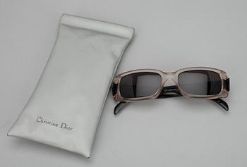 SOLGLASÖGON, Christian Dior.
