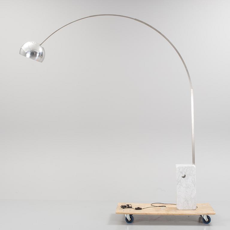 GOLVLAMPA, "Arco", Achille och Pier Castiglioni, Flos, Italien.