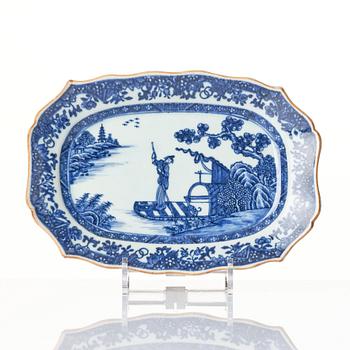 A blue and white serving dish, Qingdynasty, Qianlong (1736-95).