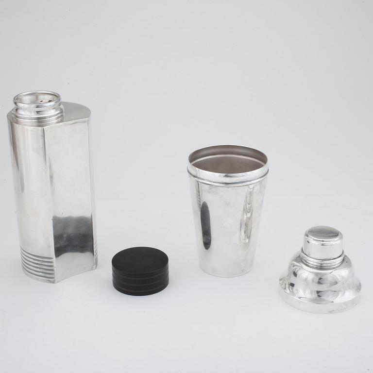 SHAKER, 2 st, vitmetall, bla Folke Ahrström, GAB, 1900-talets första hälft.