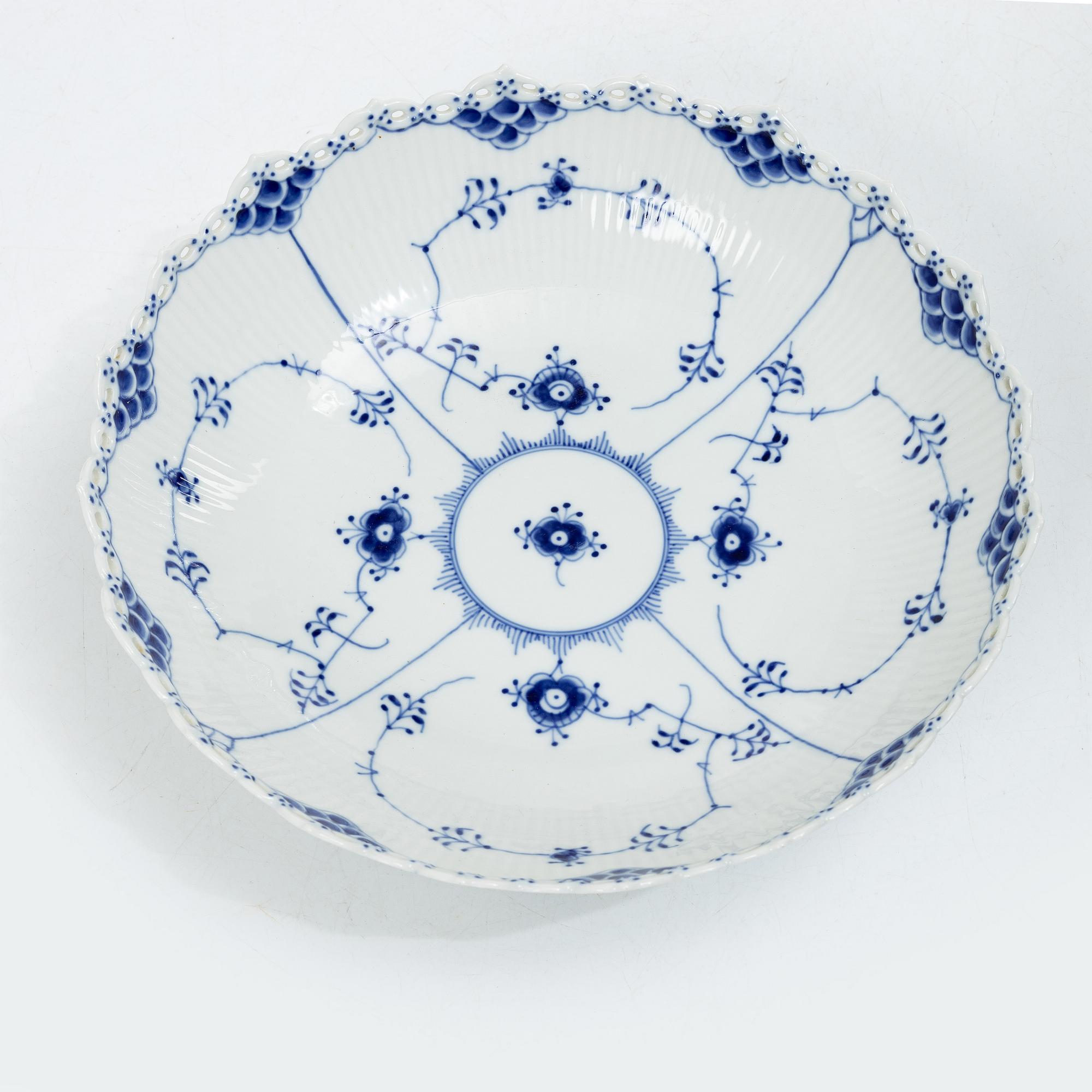 Royal Copenhagen, A large "Blue fluted full lace" (Musselmalet helblond) porcelain bowl, model 1019, 1968.