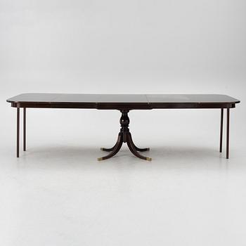 An English style dining table, 20th century.