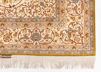 Matta, semiantik Isfahan, centrala Persien, part silk, signerad Sarraf Mamoury, ca 315 x 193 cm.