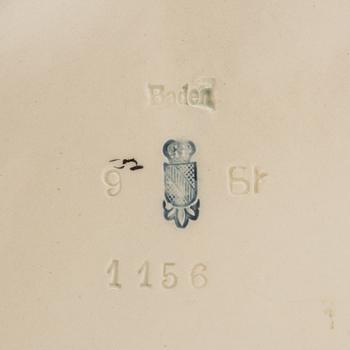 Wilhelm Süss jardinière/Bowl on foot for Karlsruhe State Majolica Manufactory AG, first half of the 20th century.