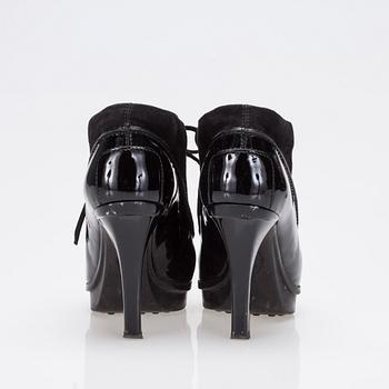 SKOR, Tod's.