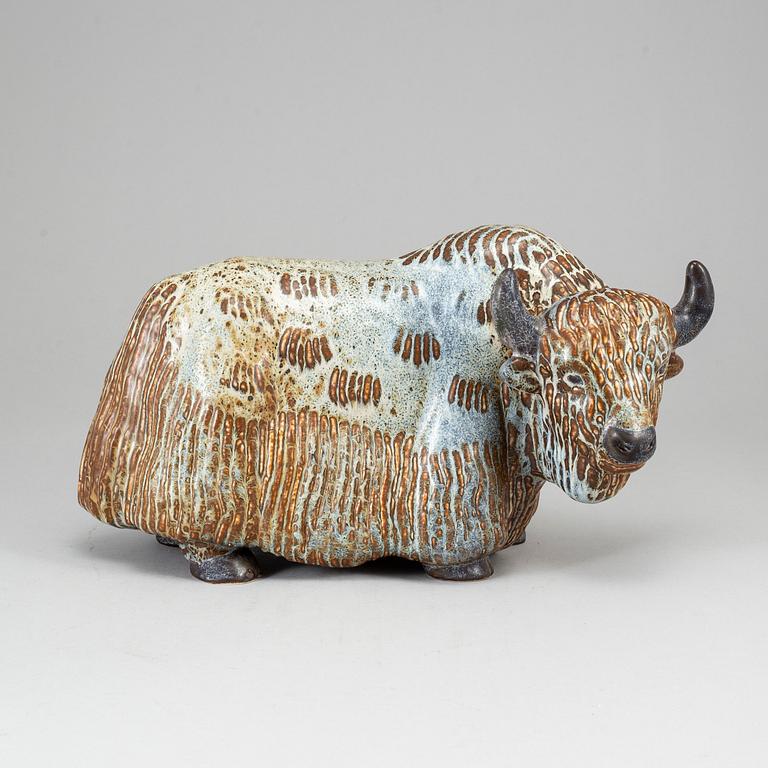 GUNNAR NYLUND, a stoneware sculpture of a muskox, Rörstrand, Sweden.