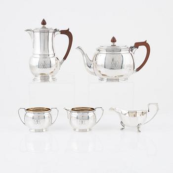 Kaffe- och teservis, 4 delar, samt gräddsnipa, silver, England, 1930-40-tal.