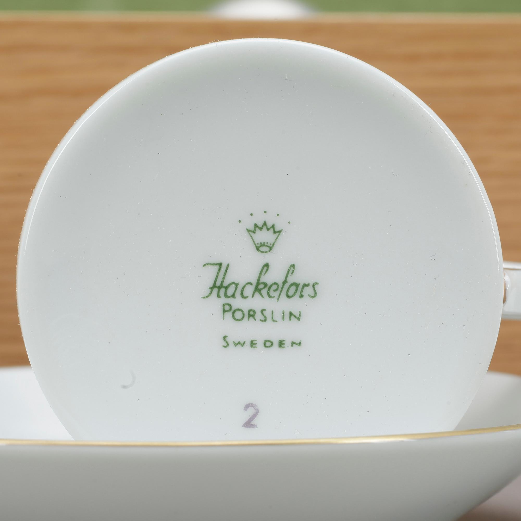 SCHATULL med SERVIS, porslin och tenn, bland annat Hackefors, 1990.