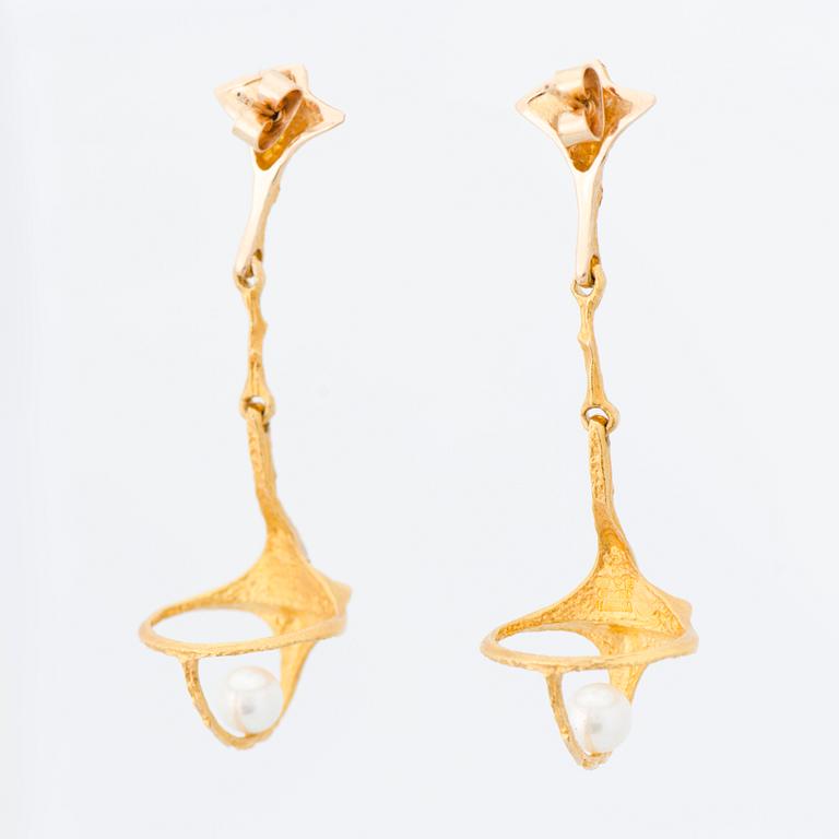 KORVAKORUT, viljellyt helmet, 14K kultaa. Lapponia 1994.