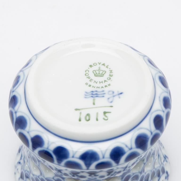 Royal Copenhagen, Service pieces, 20 pieces, porcelain, "Musselmalet helblond and halvblond", Denmark.