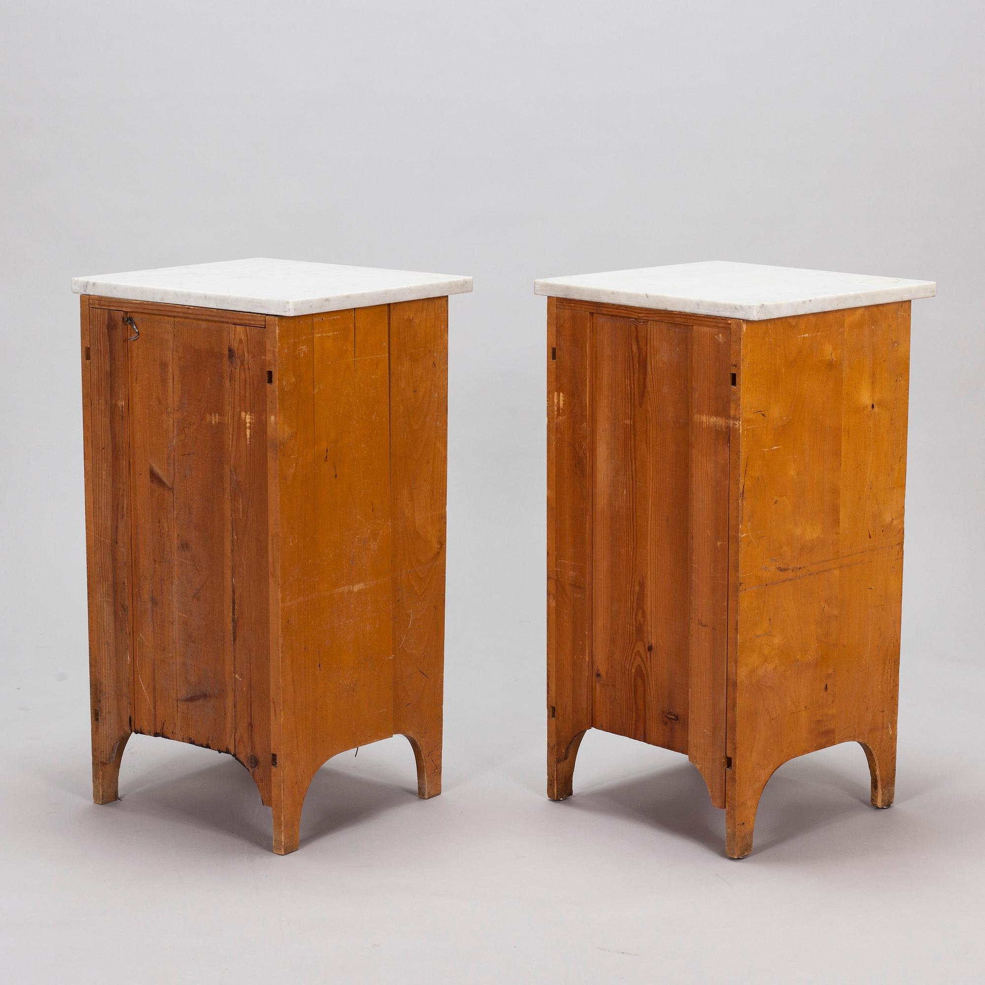 Louis Sparre, nattduksbord, 2 st, Aktiebolaget Iris, Borgå. Omkring 1900.