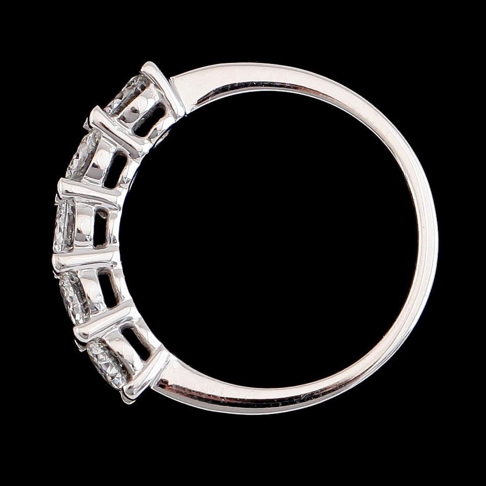 RING, 18K vitguld, briljantslipade diamanter tot ca 1.05 ct. Vikt ca 4 g.