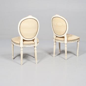 STOLAR, ett par, gustaviansk stil, omkring 1900-talets mitt.