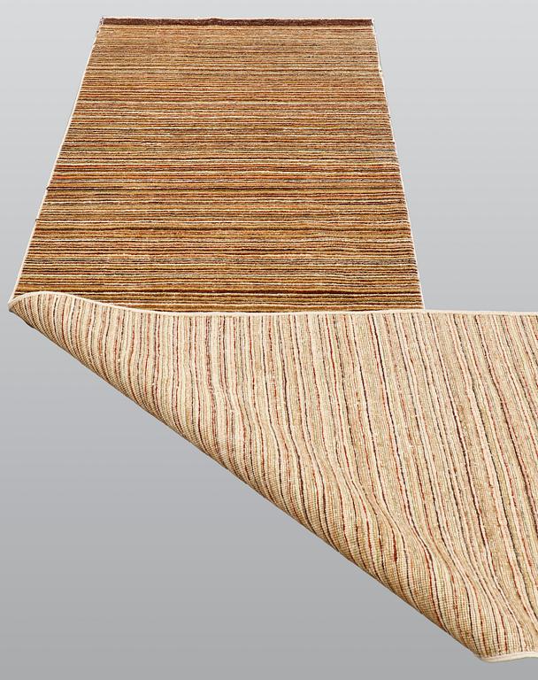 Gallerimatta, orientalisk, ca 288 x 79 cm.