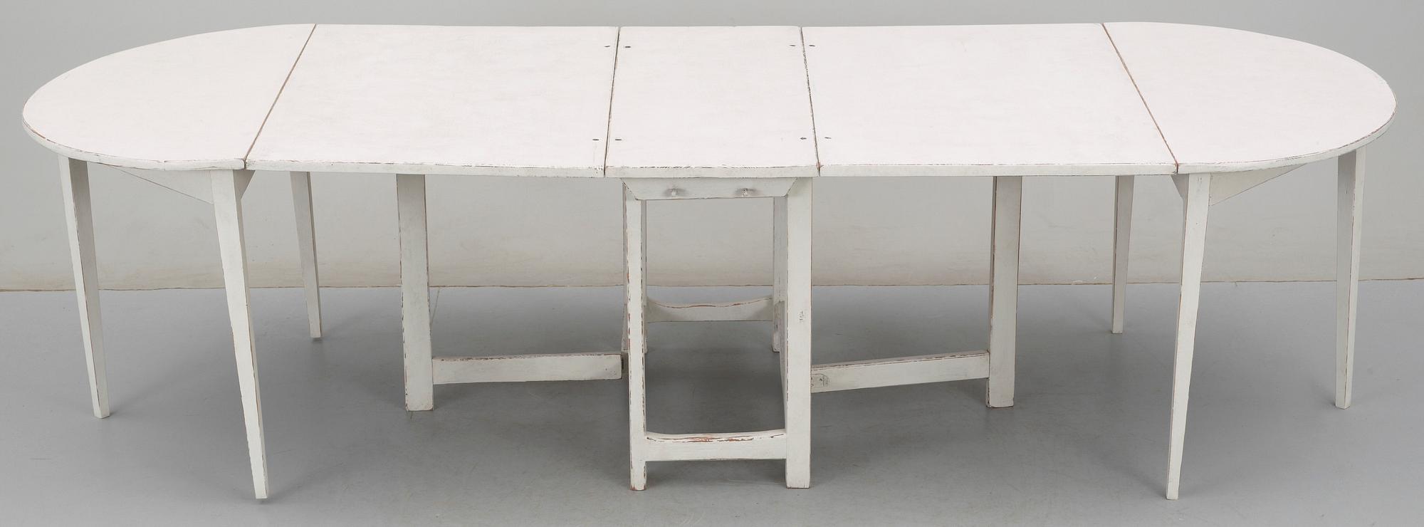 SLAGBORD samt 2 st HALVMÅNEBORD, sk "Kalasbord", 3 delar, gustaviansk stil, 1800-tal.