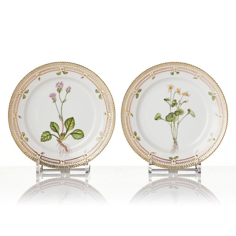A set of 12 Royal Copenhagen 'Flora Danica' lunch plates, Denmark, 20th century.