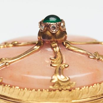 A Fabergé hard stone and gold inkwell, work master Michael Perchin, St. Petersburg 1886-1895. Scratched inv no 43799.