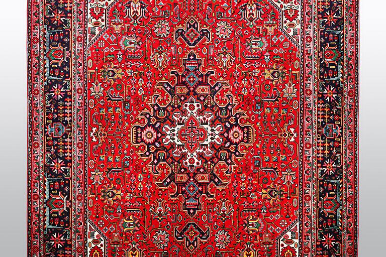 Matta, Täbris, ca 296 x 196 cm.