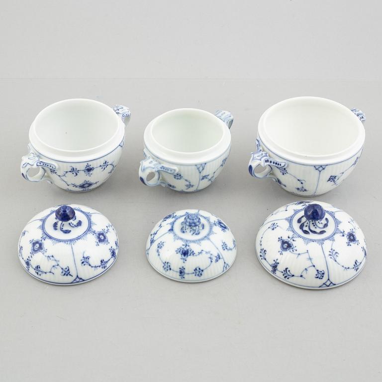 A tureen with cover and three sugar boxes with covers, "Blue Fluted"/"Musselmalet", Royal Copenhagen.