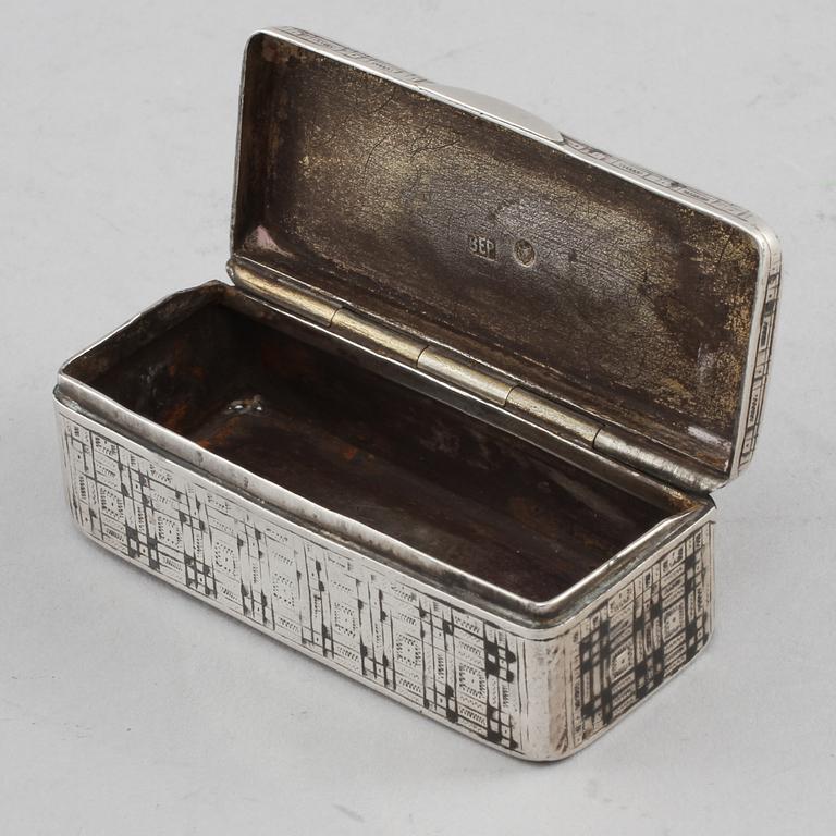 DOSA, silver, troligen Vasily Yegorovich Rukavishnikov, Moskva, omkring år 1900. Vikt 57 g.