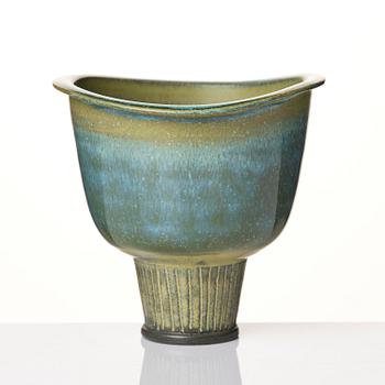 Wilhelm Kåge, a set of three Farsta stoneware footed bowls, Gustavsberg Studio 1950s.