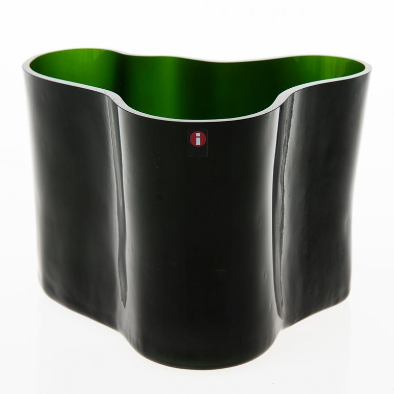 An Alvar Aalto vas "Savoy" Iittala 2011 with number 12/75.