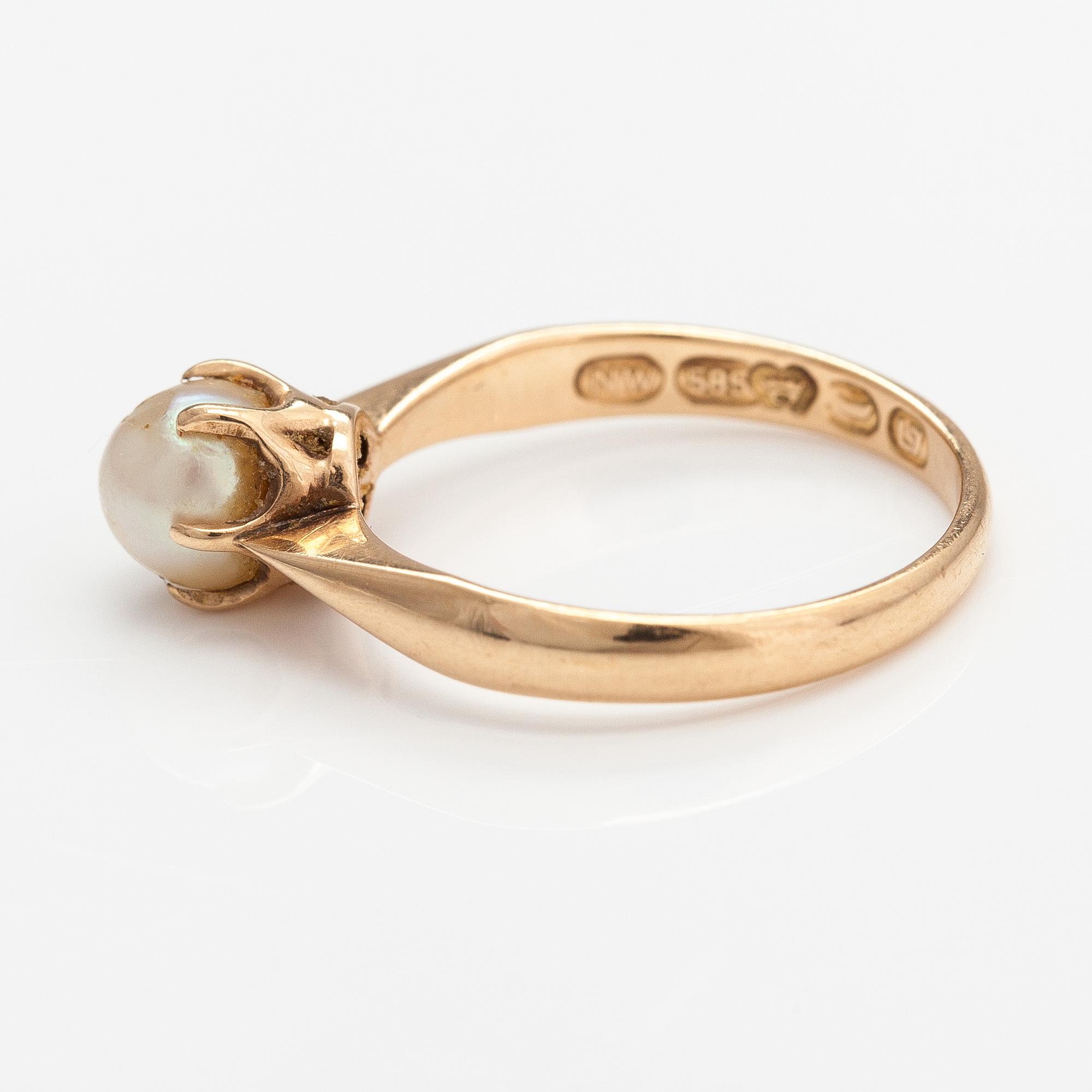 A 14K gold ring with a cultured pearl. Westerback, Helsinki 1964.