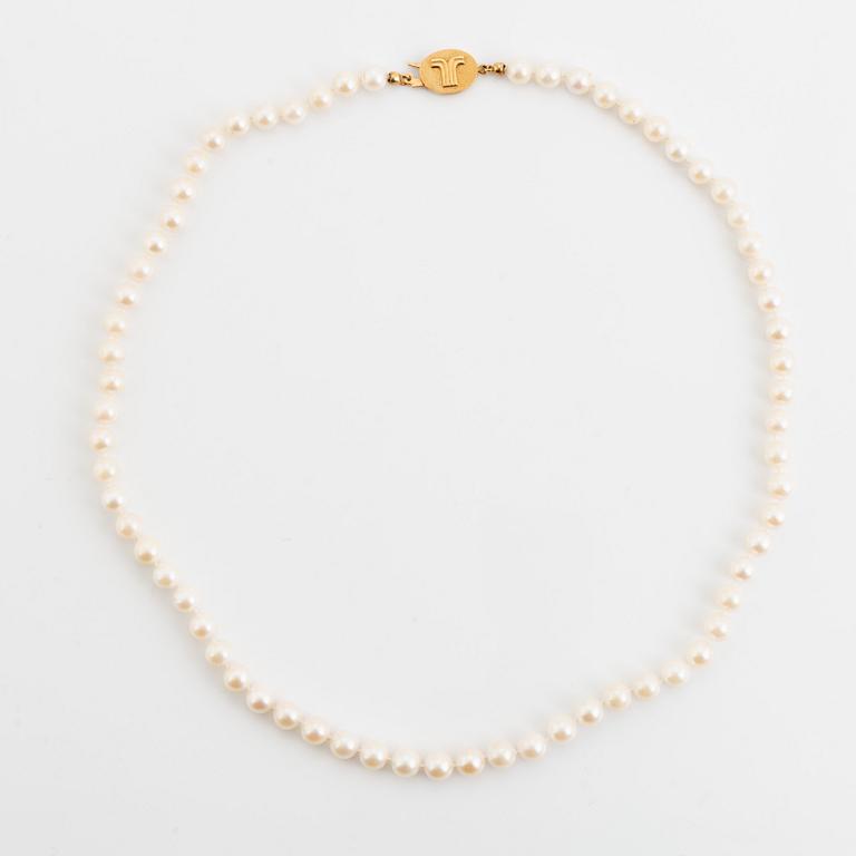 Cultured pearl necklace, clasp 18K gold.