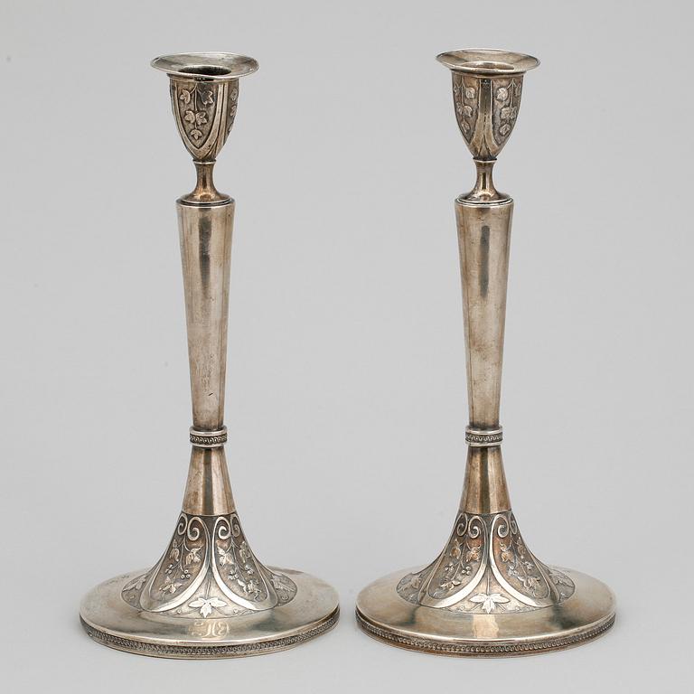 LJUSSTAKAR, ett par, silver, Wien, Österriket Ungern 1806. Vikt ca 545 gram.