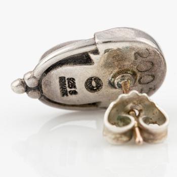 Georg Jensen, ett par örhängen, sterlingsilver med rosa kvarts, "Hertitage" från 2003.