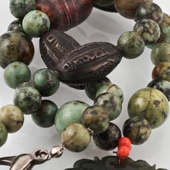 COLLIER, metall troligtvis med jadeit, krysopras samt korall, orientaliskt.