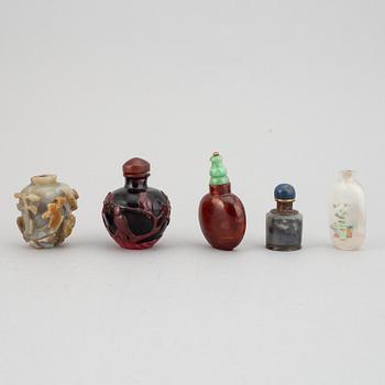 Five Chinese snuff bottles of different materials including stone and glass, 20th century.