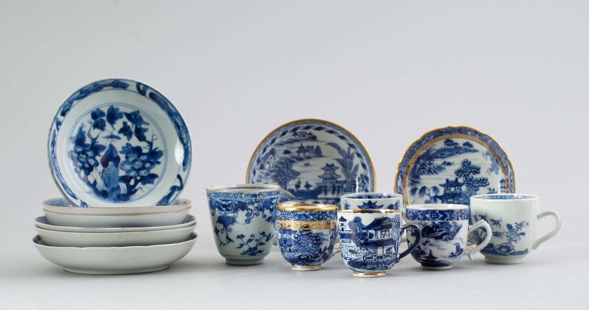 KOPPAR OCH FAT, 16 delar, snarlika, porslin, Kina, Qianlong, 1736-1795.