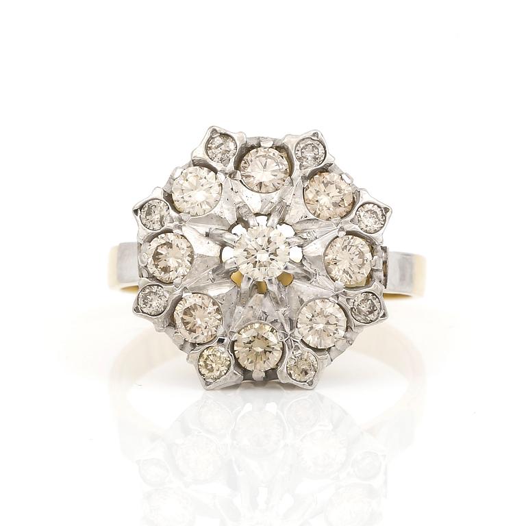 RING, guld 18K, bruna diamanter, totalt ca 1.41 ct. Tot ca 7 gram.
