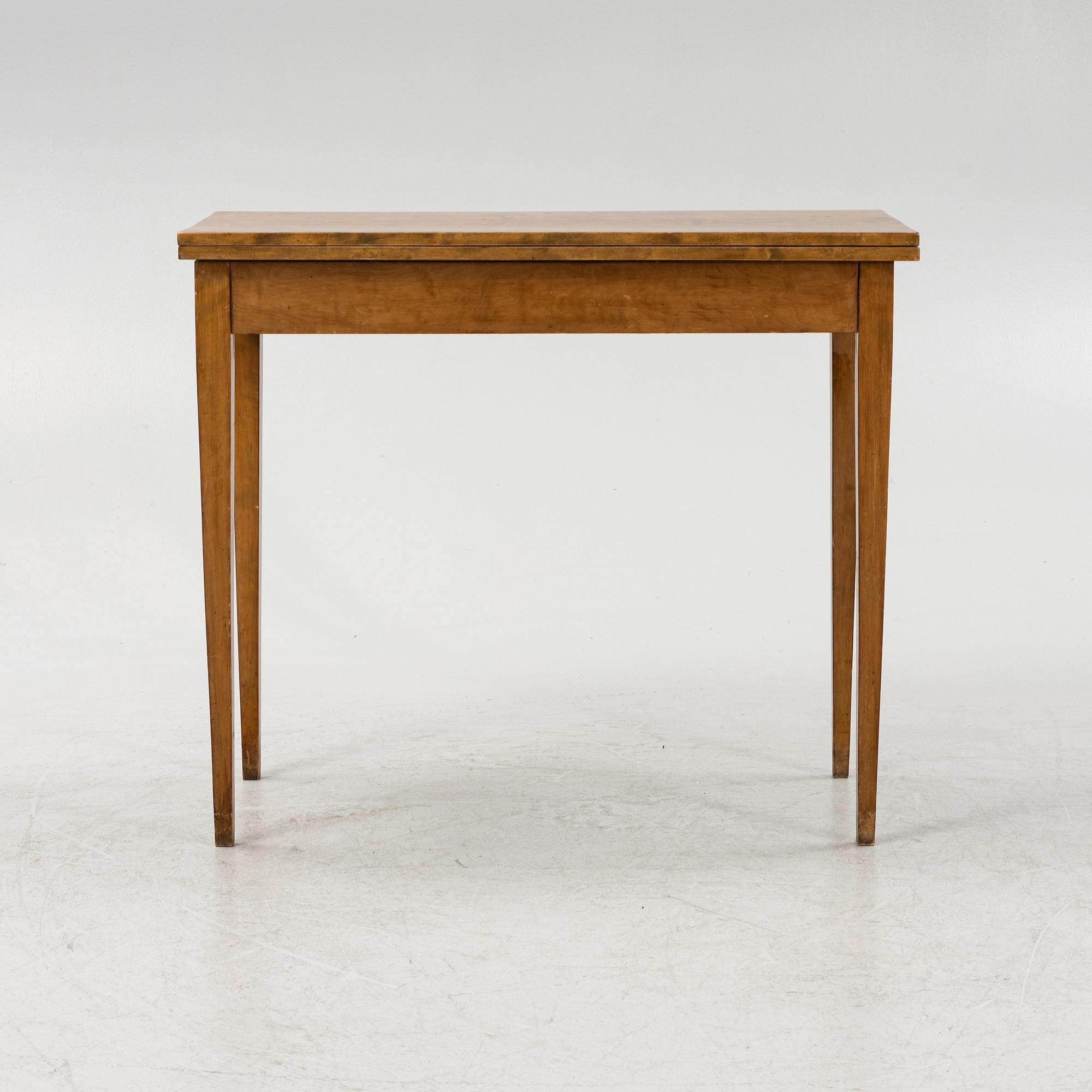 A birch card table, 20th Century.